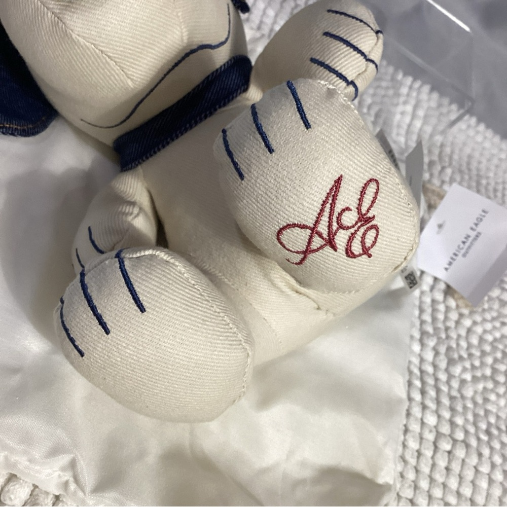 American Eagle Outfitters Snoopy 2024 Plush with Dust Bag NWT - Picture 4 of 9